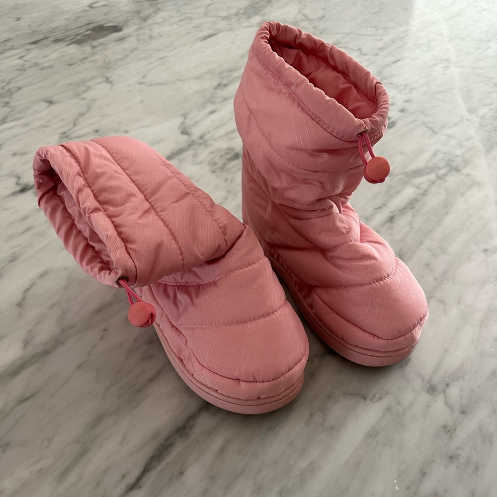 Pink Kids So Danca warm up booties. Small.